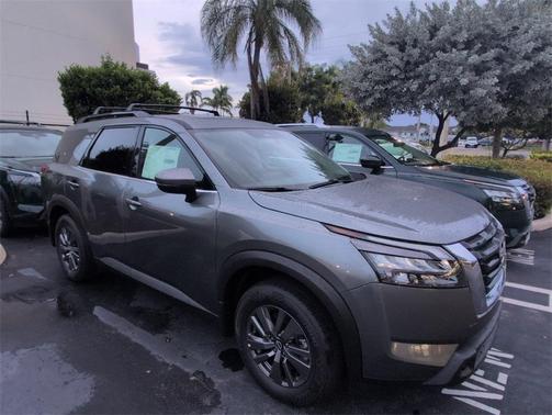 2025 Nissan Pathfinder SV FWD