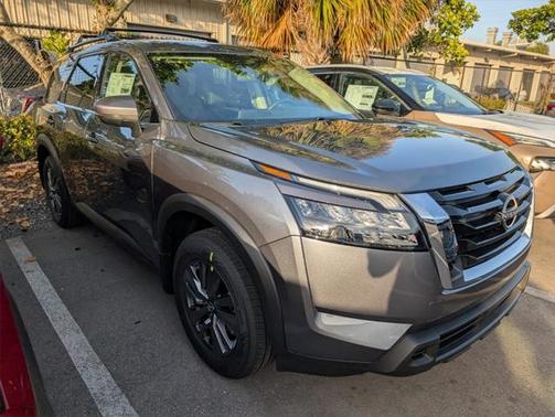2025 Nissan Pathfinder SV FWD