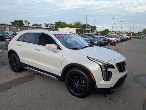 2022 Cadillac XT4 Premium Luxury