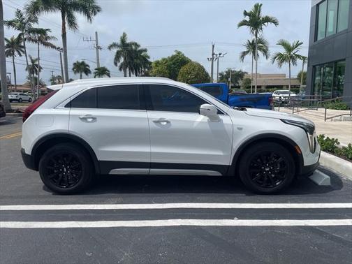2022 Cadillac XT4 Premium Luxury