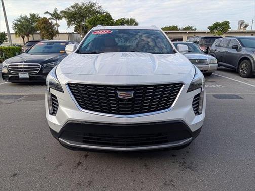 2022 Cadillac XT4 Premium Luxury
