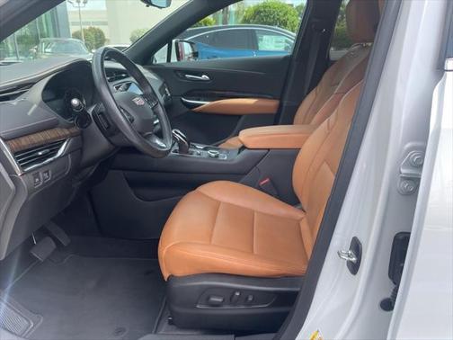 2022 Cadillac XT4 Premium Luxury