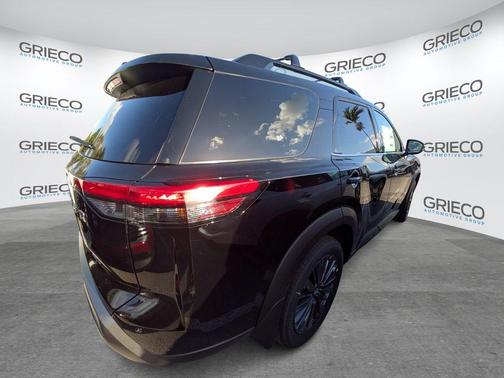 Super Black 2026 Nissan Pathfinder SL