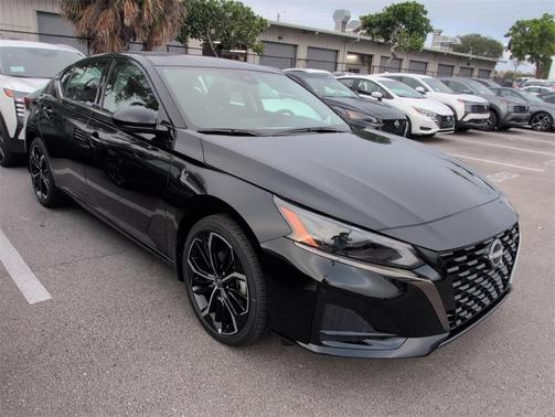 2025 Nissan Altima SR FWD