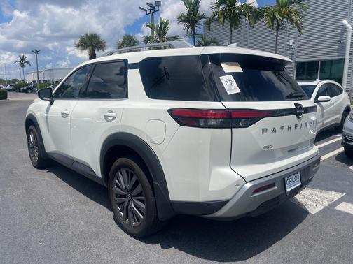 2024 Nissan Pathfinder SL FWD