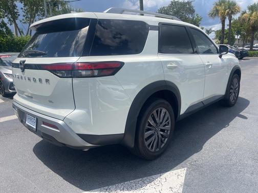 2024 Nissan Pathfinder SL FWD