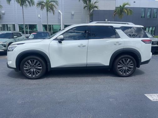 2024 Nissan Pathfinder SL FWD