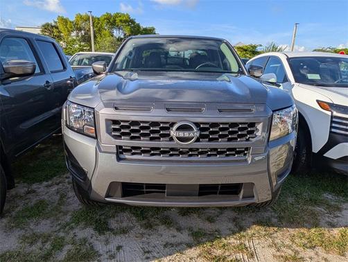 2025 Nissan Frontier SV