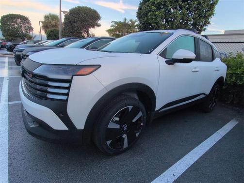 2025 Nissan Kicks SR