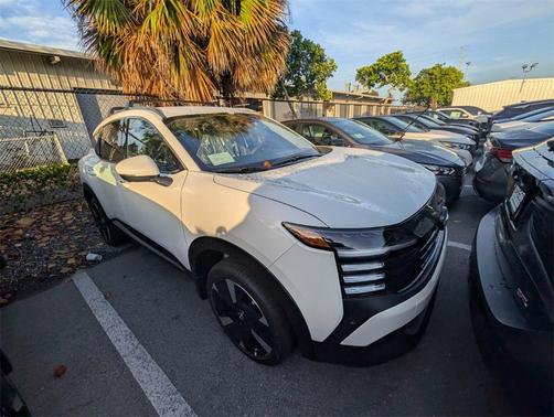 2025 Nissan Kicks SR