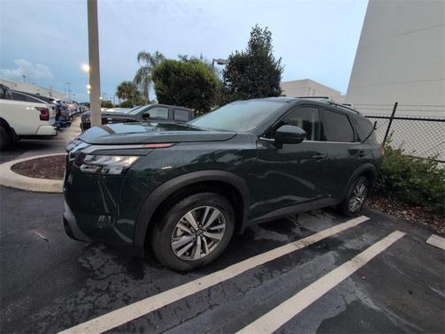 2025 Nissan Pathfinder SL FWD