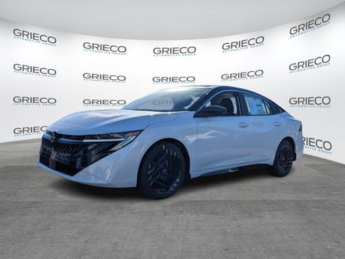 Aspen White Tricoat/Super Black 2026 Nissan Sentra SR