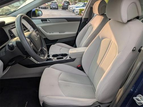 2017 Hyundai SONATA SE
