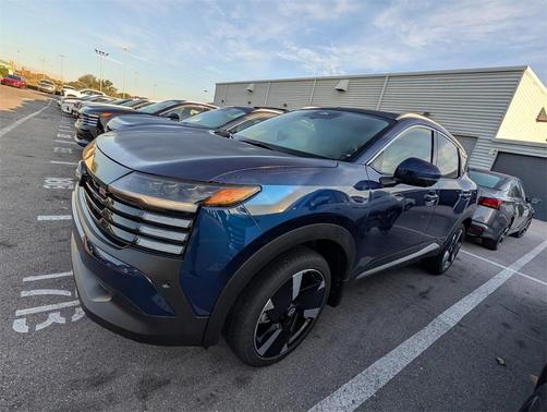 2025 Nissan Kicks SR