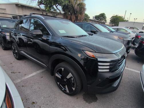 2025 Nissan Kicks SR