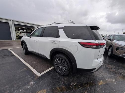2025 Nissan Pathfinder SL FWD