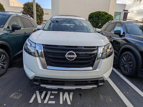 2025 Nissan Pathfinder SL FWD