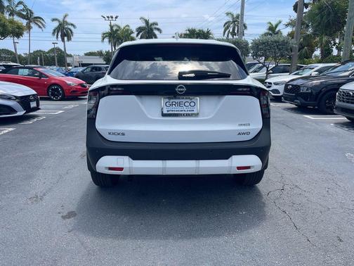 Fresh Powder 2025 Nissan Kicks SV