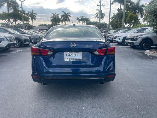 Deep Blue Pearl 2024 Nissan Altima SR FWD