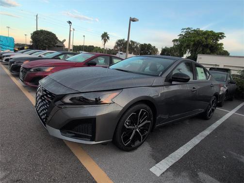 2025 Nissan Altima SR FWD
