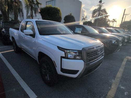 2025 Nissan Frontier SV