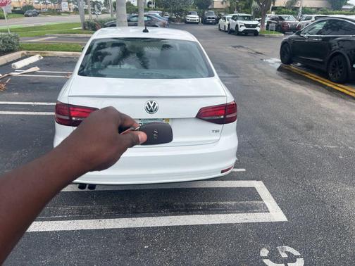 Pure White 2016 Volkswagen Jetta 1.8T SEL