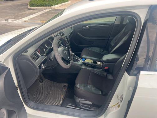 Pure White 2016 Volkswagen Jetta 1.8T SEL