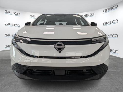 Everest White Pearl Tricoat 2026 Nissan Leaf PLATINUM+