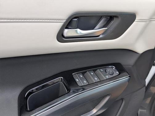 2025 Nissan Pathfinder SL FWD