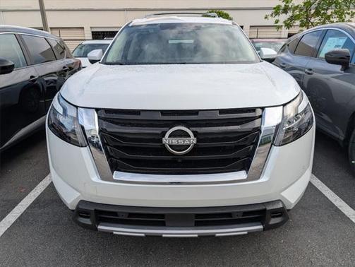 2025 Nissan Pathfinder SL FWD