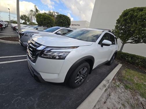 2025 Nissan Pathfinder SV FWD