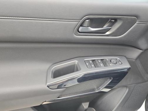 2025 Nissan Pathfinder SV FWD