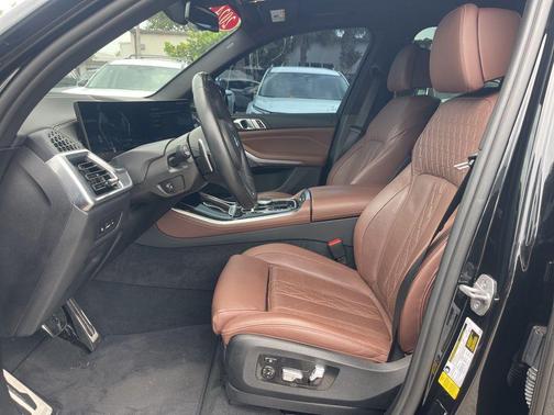 Black Sapphire Metallic 2024 BMW X5 sDrive40i