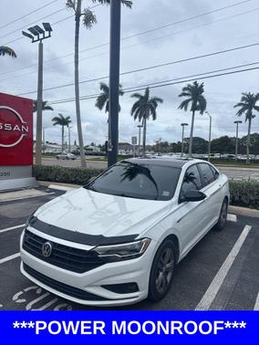 Pure White 2019 Volkswagen Jetta 1.4T R-Line