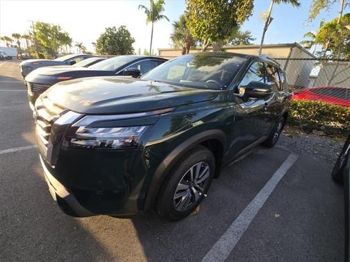 2025 Nissan Pathfinder SL FWD