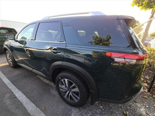 2025 Nissan Pathfinder SL FWD