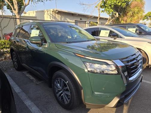 2025 Nissan Pathfinder SL FWD