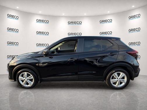 Super Black 2023 Nissan Kicks S