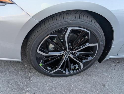 2025 Nissan Altima SR FWD