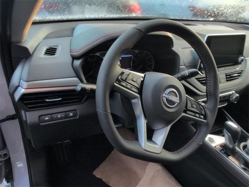 2025 Nissan Altima SR FWD