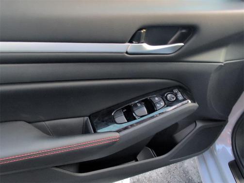 2025 Nissan Altima SR FWD