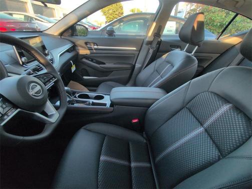 2025 Nissan Altima SR FWD