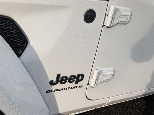 2023 Jeep Gladiator Sport S