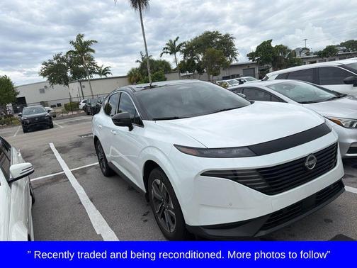 Everest White Pearl Tricoat/Super Black 2025 Nissan Murano SL