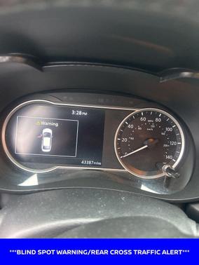 Scarlet Ember Tintcoat 2022 Nissan Versa 1.6 S