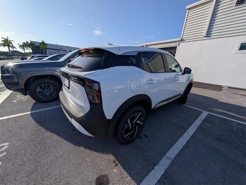 2025 Nissan Kicks SV