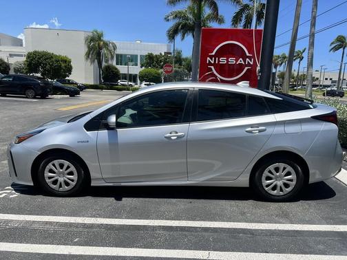 2022 Toyota Prius LE
