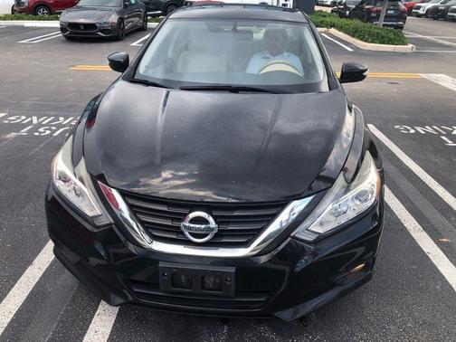 Super Black 2016 Nissan Altima 2.5 SV