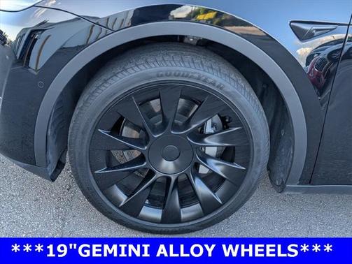 2022 Tesla Model Y Long Range Dual Motor All-Wheel Drive