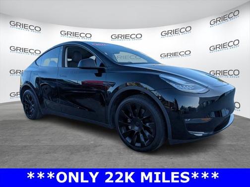 2022 Tesla Model Y Long Range Dual Motor All-Wheel Drive